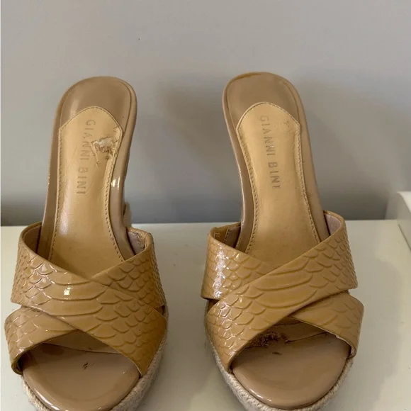 Gianni Bini Tan Wedge Sandals size 6.5 - Picture 3 of 3